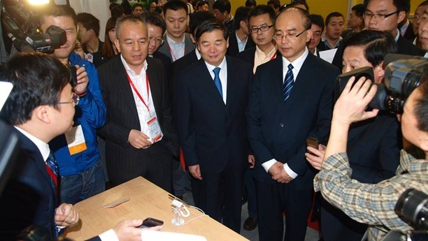 工信部副部长杨学山参访金蝶云管理体验区