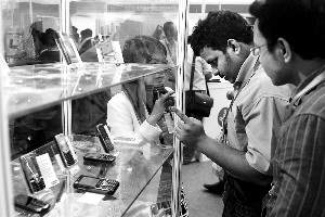 中印手机采购交易会在深举行_电子设计应用_