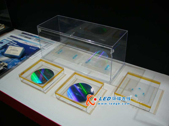 SCIVAX采用纳米压印技术加工蓝宝石表面 提高LED芯片的光提取效率