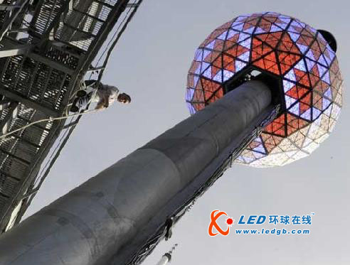 纽约时代广场LED水晶灯照亮新年