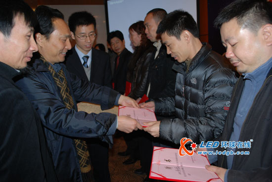 老总开完会_开完会饭堂吃饭图片(3)