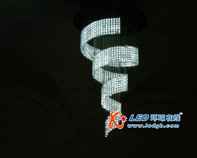 奢华的LED水晶吊灯