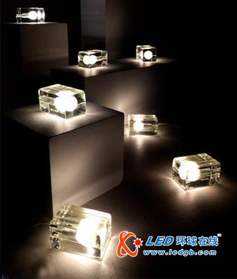 透亮冰块LED灯泡