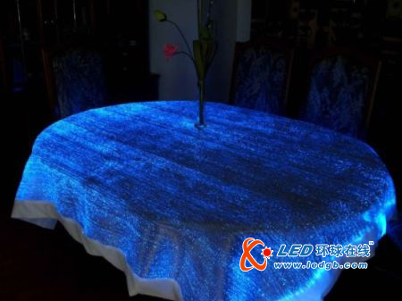 新型LED桌布 将餐桌打造成灿烂星空模样