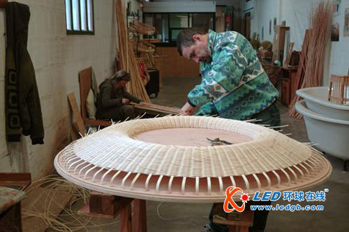 圆形的LED藤条灯