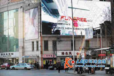 户外LED显示屏是风景还是污染