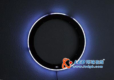 光环镶边的LED时钟