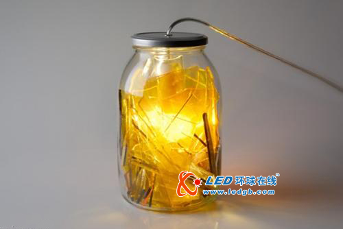 装满碎片玻璃瓶子LED灯