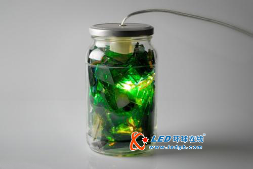装满碎片玻璃瓶子LED灯