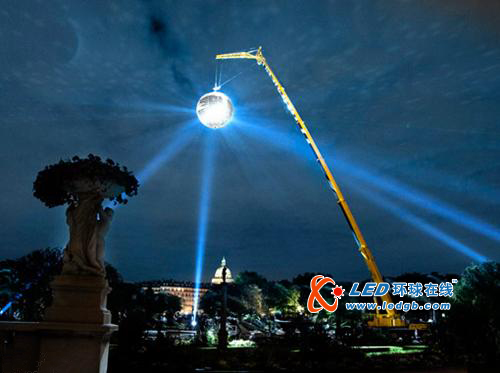 世界最大的玻璃球舞台灯光