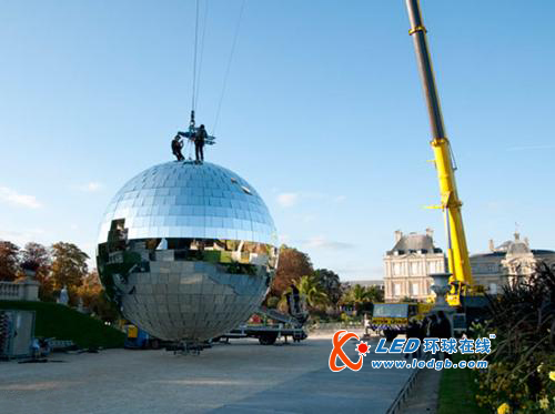 世界最大的玻璃球舞台灯光