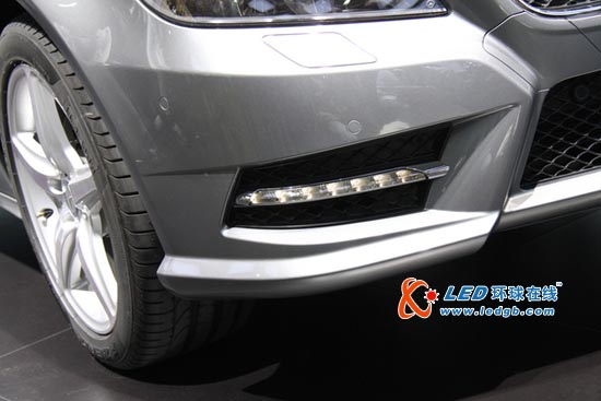 上海车展技术PK:LED车灯 vs 氙气灯