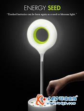 一举两得的妙用 用废旧电池点亮的LED路灯