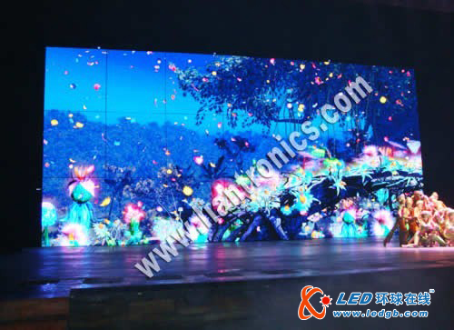 【湖南】能实现任意组合的21块LED显示屏落户黄龙洞剧场