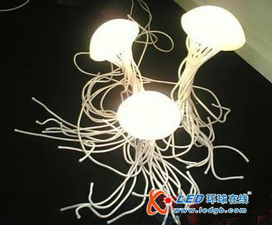 变幻16万色彩的水母LED灯