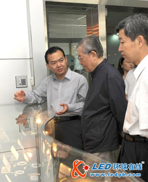 中科院院士周光召视察炬光科技