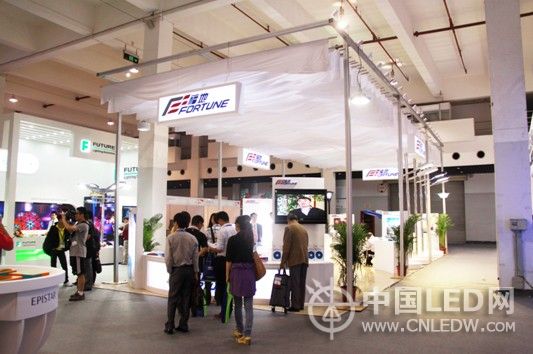 上海新光内衣染织厂_新光商场内衣秀图片(2)