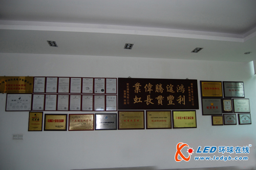 上市首发日探鸿利光电：锋芒内敛 大巧不工