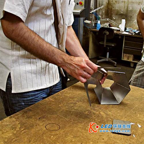 灯中钢铁侠  全金属LED台灯