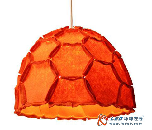 温暖的蜂巢LED吊灯 