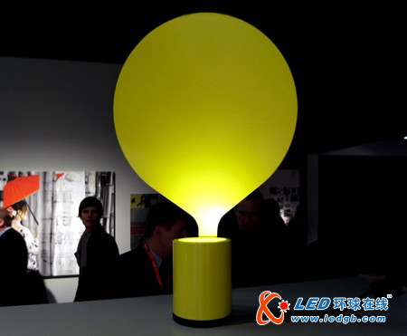 温馨的LED气球桌灯