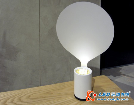 温馨的LED气球桌灯