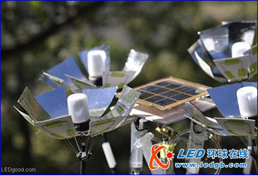 创意灯具：庭院中自动开花的太阳能LED灯