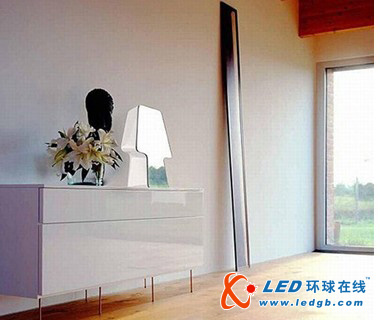 爱美的女士上佳之选 带镜子的两用LED灯