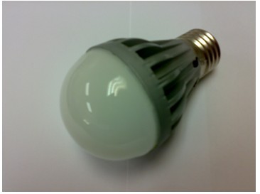 图10一个6W的塑料散热器LED球泡灯 
