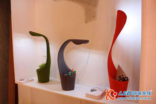 给室内植物带来阳光的LED台灯