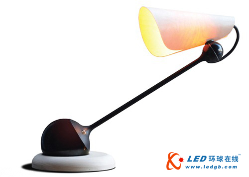 多动的俏皮LED台灯