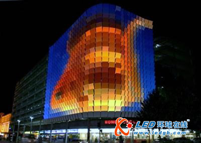 全球最漂亮的LED发光停车场