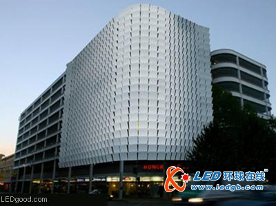 全球最漂亮的LED发光停车场