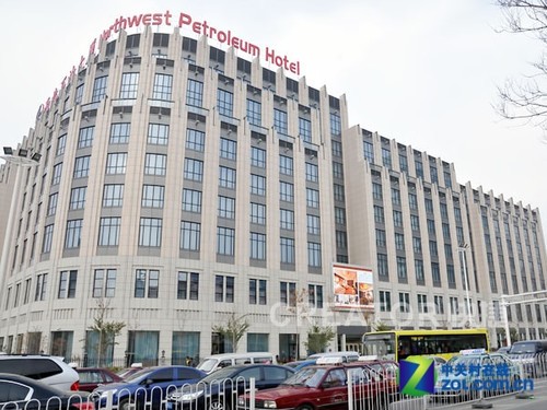 户外显示屏 快捷P16助阵新疆石油大厦 