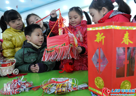 环保“花灯”庆元宵（组图）