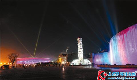 梅州举办灯光秀 市民领略炫美光影