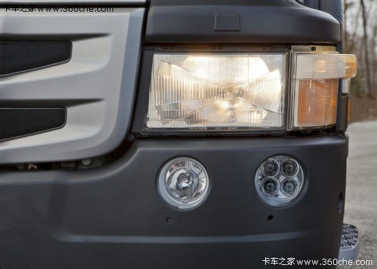 斯堪尼亚发布新款车灯 LED行车灯更醒目