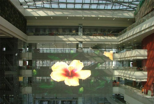 大型穿透式led显示屏装扮世博中心馆大厅