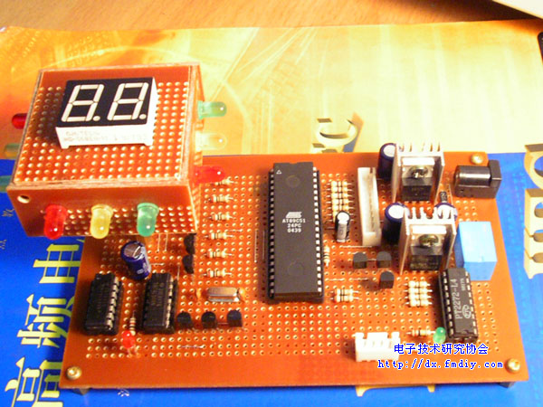 交通信号灯模拟控制系统,根据下面的要求做一