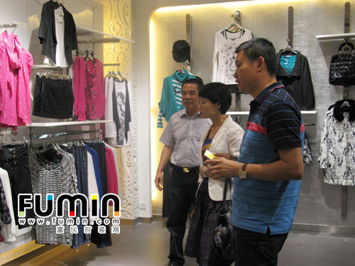 东莞市科技局副局长对RFID在衣讯的应用表示