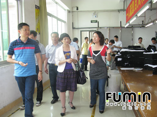 东莞市科技局副局长对RFID在衣讯的应用表示