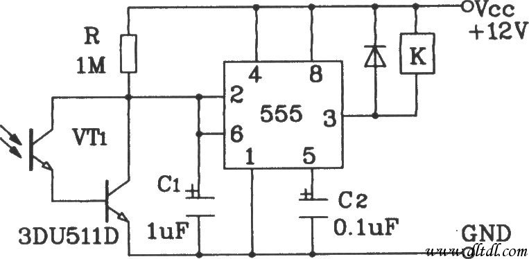 达林顿型光敏三极管灵敏光控开关应用电路