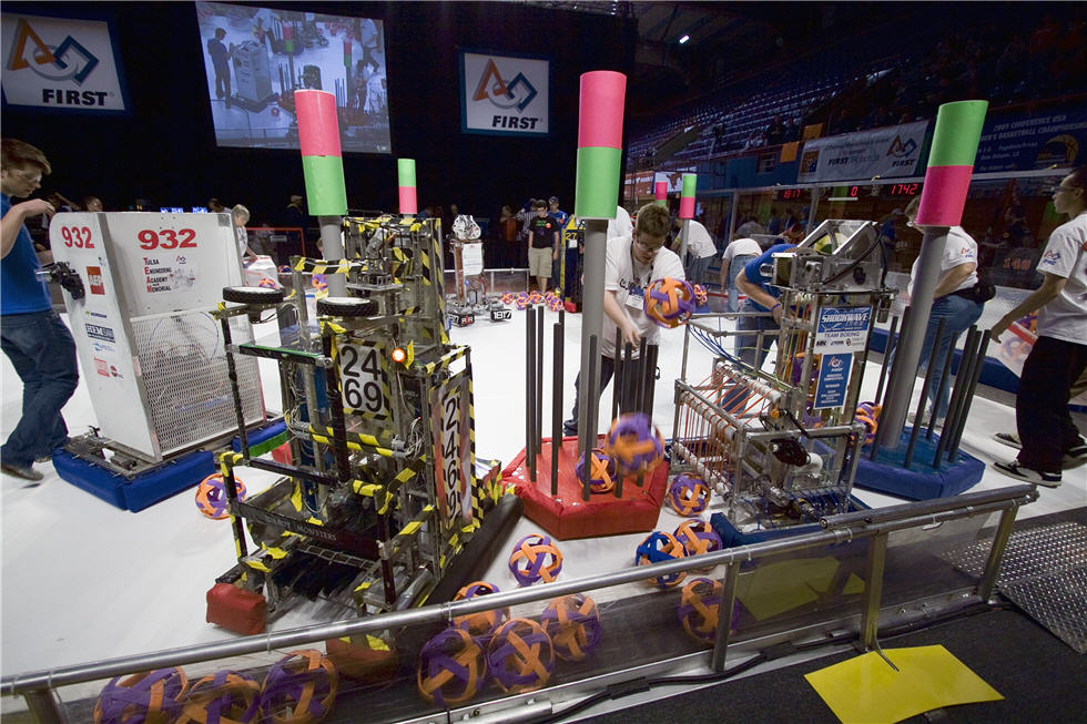 FIRST机器人竞赛的参赛方与美国国家仪器公司