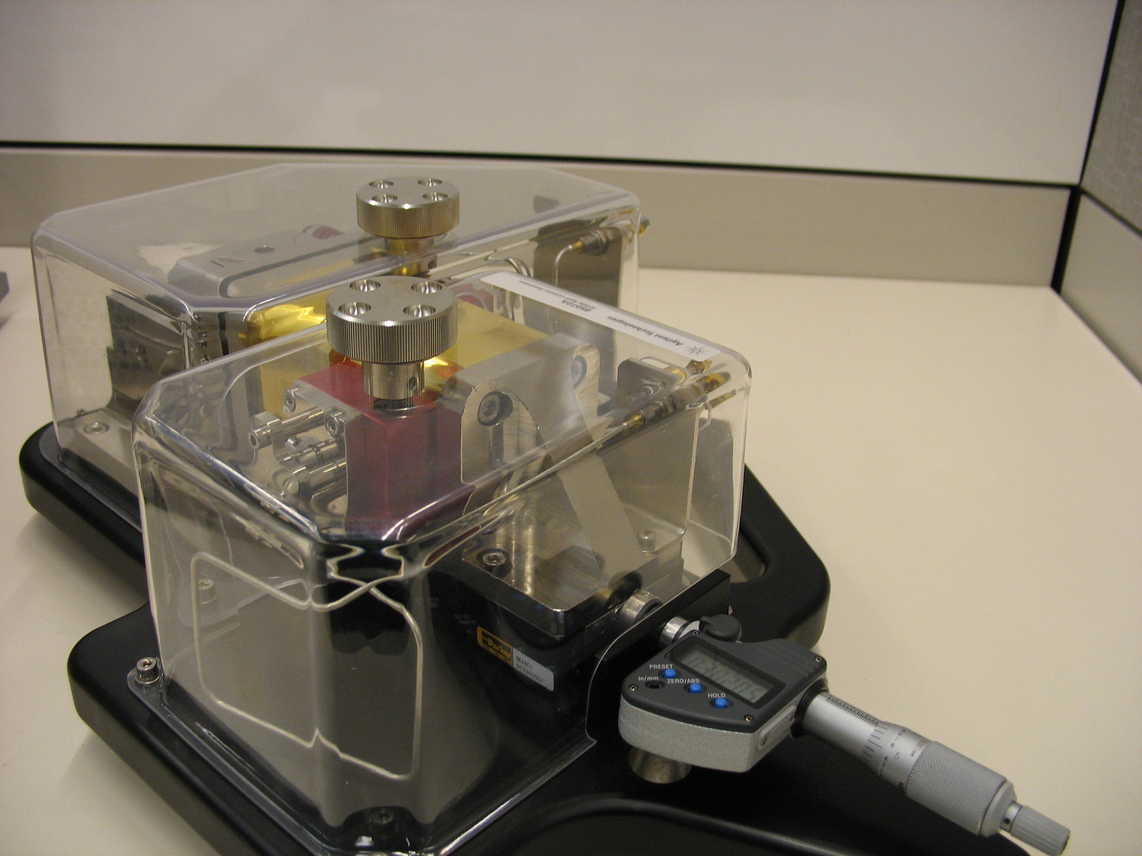 基于谐振腔体法的材料电磁参数测试_电子设计