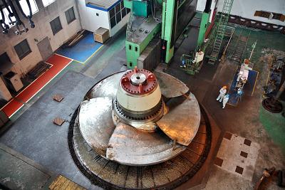 浅谈水电站大型水轮发电机组的快速安装